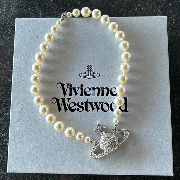 Vivienne Westwood Jewelry - Vivienne Westwood row-pearl orb charm necklace